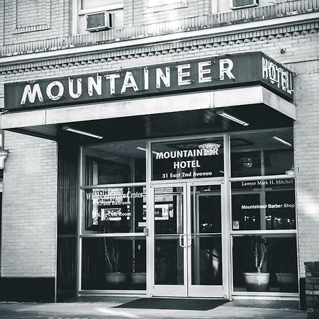 The Mountaineer Hotel Williamson Extérieur photo