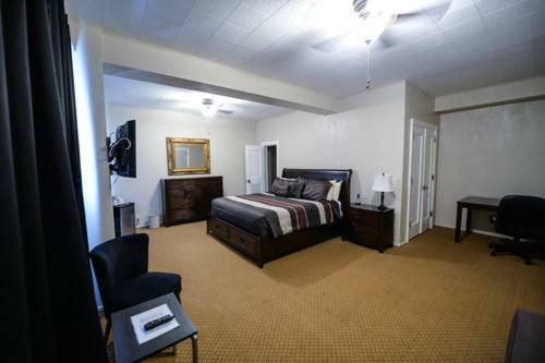 The Mountaineer Hotel Williamson Extérieur photo