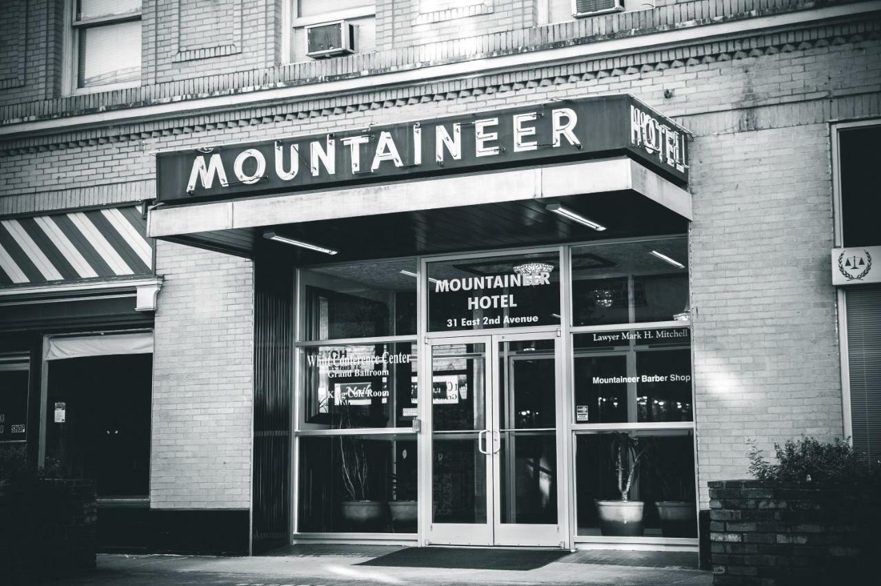 The Mountaineer Hotel Williamson Extérieur photo