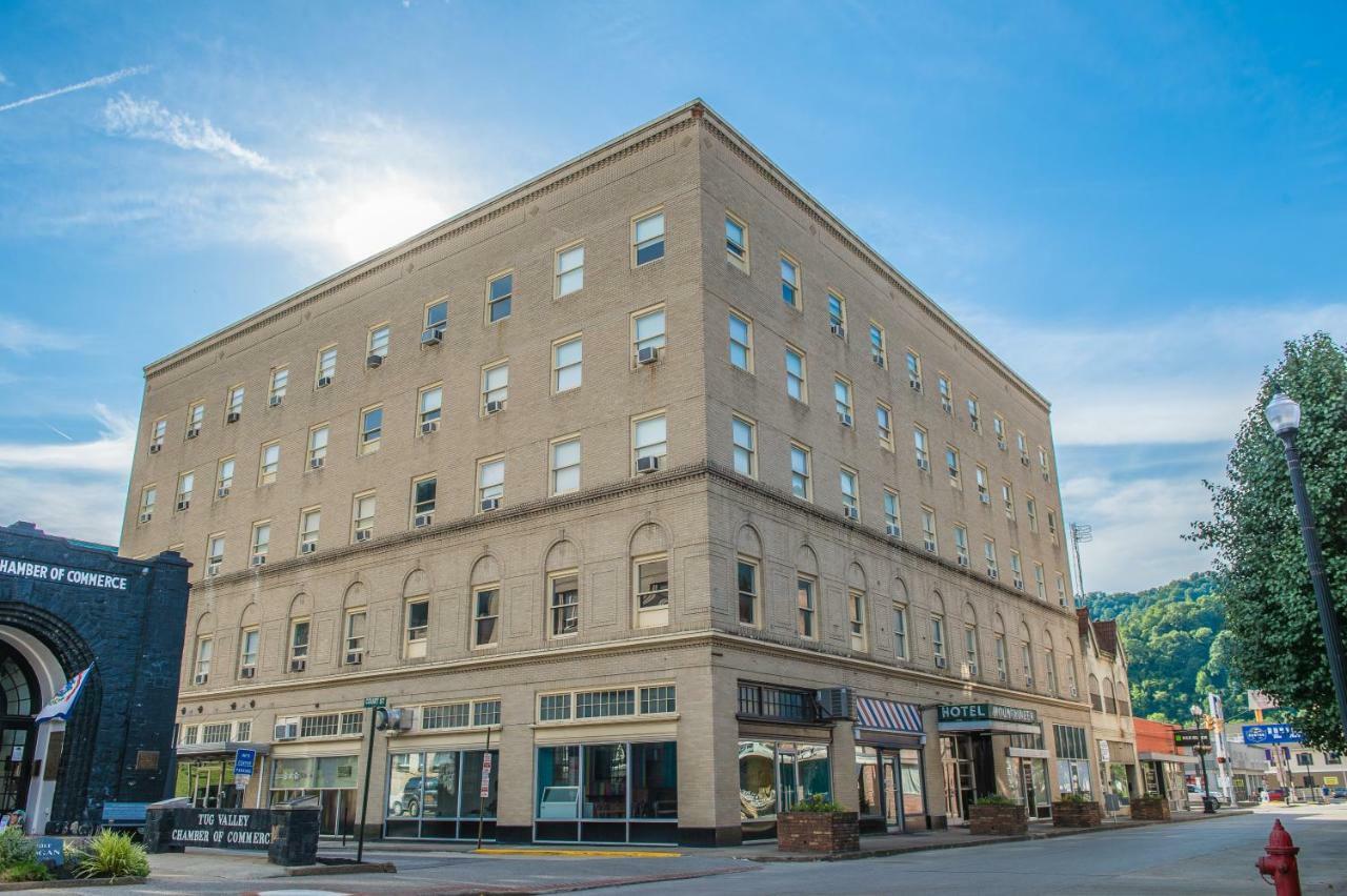 The Mountaineer Hotel Williamson Extérieur photo